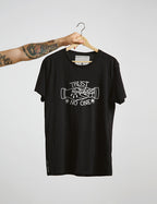 T-shirt Trust No One