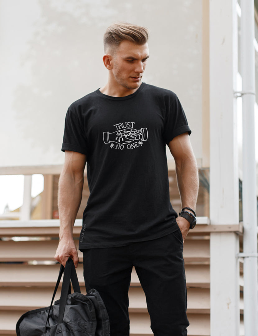 T-shirt Trust No One